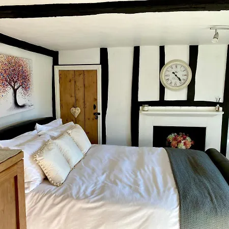 Chestnut Tree Cottage, 7 High Street Ardingly Exterior photo