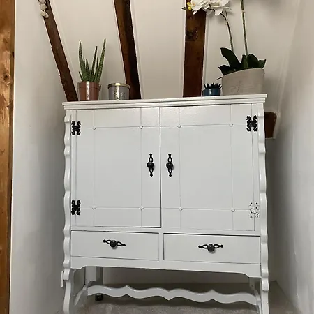 Chestnut Tree Cottage, 7 High Street Ardingly Room photo