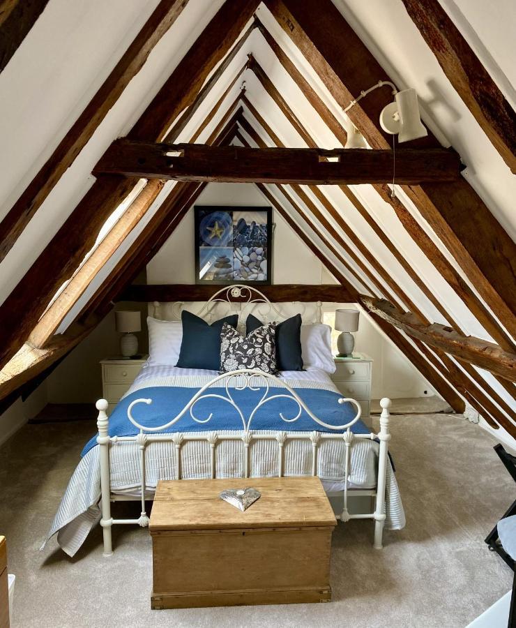 Chestnut Tree Cottage, 7 High Street * Ardingly