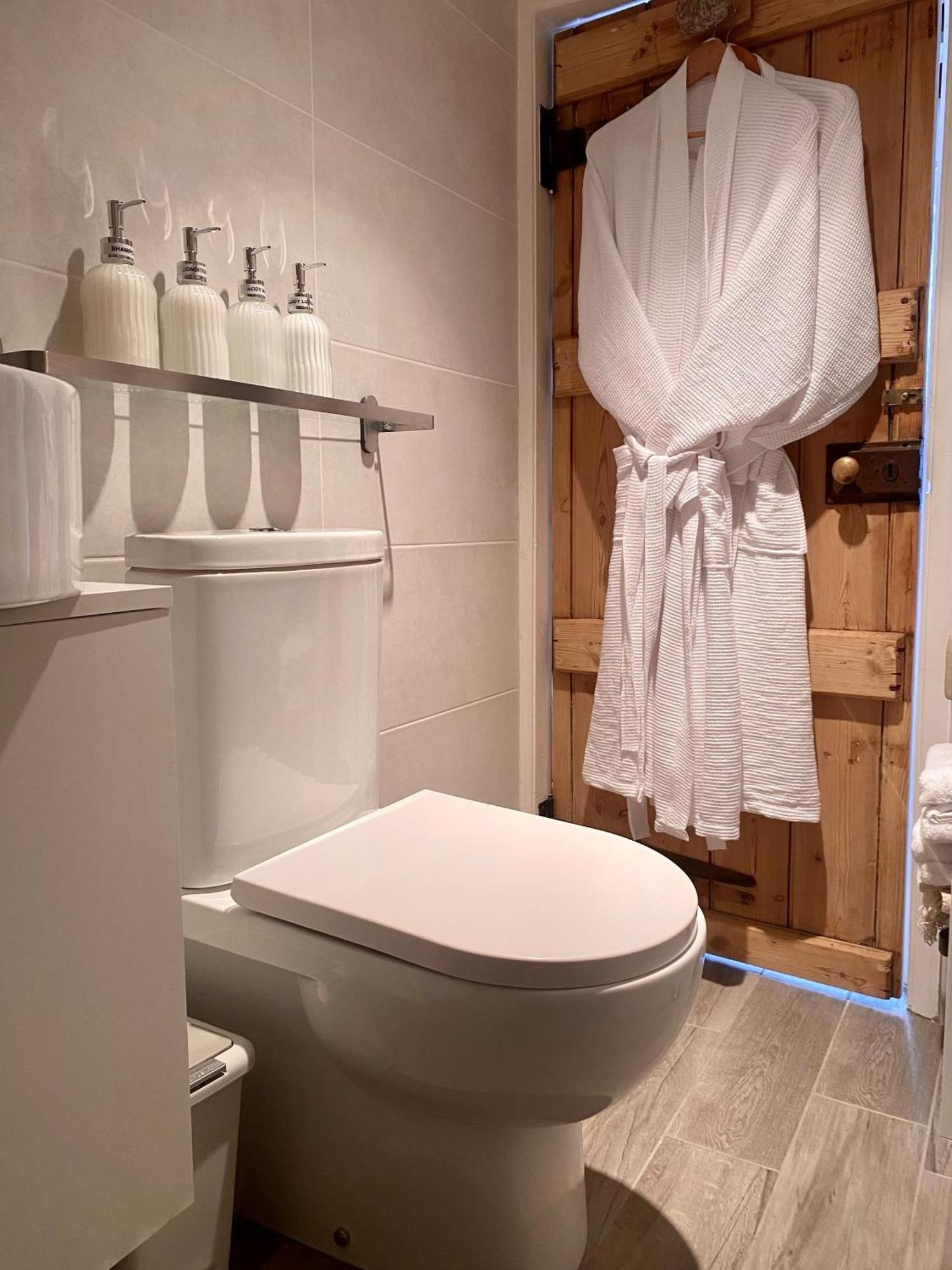 Chestnut Tree Cottage, 7 High Street * Ardingly